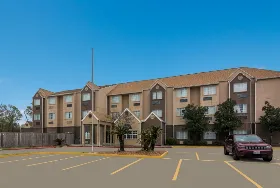 Photograph of Americas Best Value Inn & Suites Lake Charles at I-210 Exit 5, Lake Charles