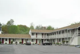 Photograph of Passport Inn, Methuen
