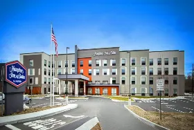 Photograph of Hampton Inn, North Attleboro