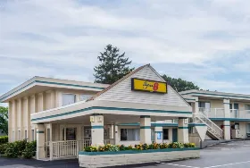 Photograph of Super 8, West Yarmouth