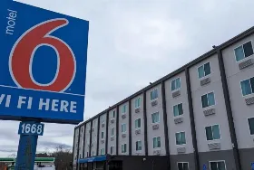 Photograph of Motel 6, Framingham