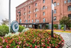 Photograph of The Inn at Henderson's Wharf, Baltimore