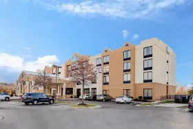 Photograph of La Quinta Inn & Suites, Elkton
