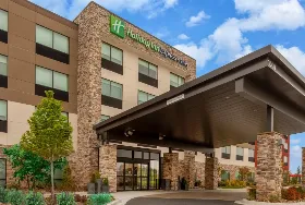 Photograph of Holiday Inn Express, Brunswick