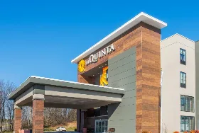 Photograph of La Quinta Inn & Suites, Aberdeen