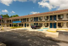 Photograph of Motel 6, Camp Springs