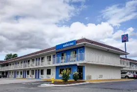 Photograph of Motel 6, Elkton
