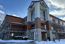 Photograph of HomeTowne Studios, Auburn Hills