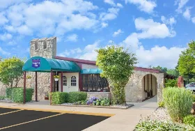 Photograph of Knights Inn, Battle Creek