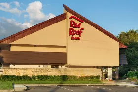 Photograph of Red Roof Inn, Warren