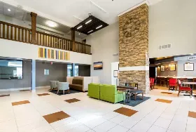 Photograph of Country Inn & Suites, South Haven