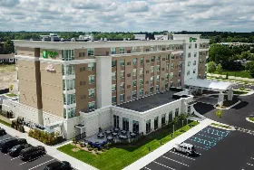 Photograph of Holiday Inn & Suites Farmington Hills - Detroit NW, Farmington Hills