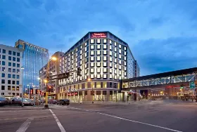 Photograph of Hampton Inn, Minneapolis