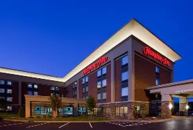 Photograph of Hampton Inn, Maple Grove