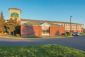 Photograph of La Quinta Inn & Suites, Brooklyn Park