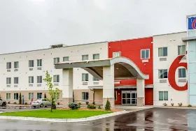 Photograph of Motel 6, Mankato