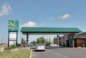 Photograph of Quality Inn, Thief River Falls