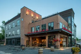 Photograph of Cantilever Hotel, Trademark Collection by Wyndham, Ranier