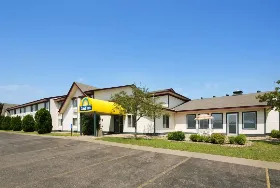 Photograph of Days Inn, Hinckley