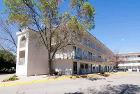 Photograph of Motel 6, Roseville