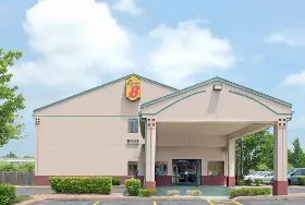 Photograph of Super 8, Bonne Terre