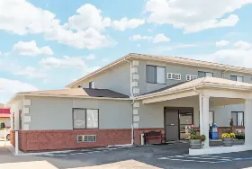 Photograph of Super 8, Poplar Bluff