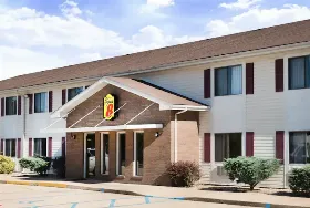 Photograph of Super 8, West Plains