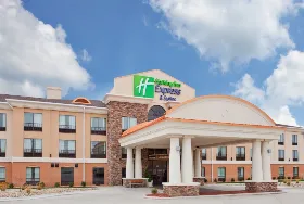 Photograph of Holiday Inn Express, Saint Robert