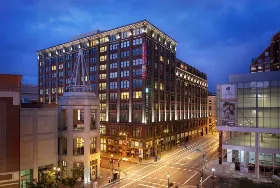 Photograph of Embassy Suites, Saint Louis