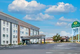 Photograph of La Quinta Inn, Hazelwood