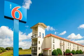 Photograph of Motel 6, Hazelwood