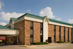 Photograph of Wingate by Wyndham, Fenton