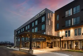 Photograph of Courtyard, Jefferson City