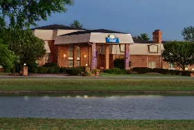 Photograph of Days Inn & Suites by Wyndham Sikeston, Sikeston