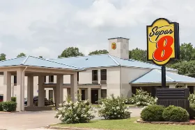 Photograph of Super 8, Indianola