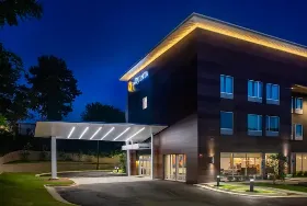Photograph of La Quinta Inn & Suites, Oxford