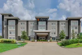 Photograph of La Quinta Inn & Suites, Starkville