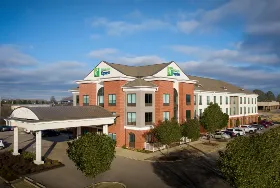 Photograph of Holiday Inn Express, Olive Branch