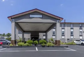 Photograph of Red Roof Inn & Suites, Clinton