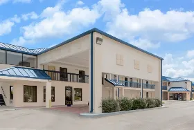 Photograph of Super 8, Hattiesburg