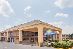 Photograph of Days Inn, Clinton