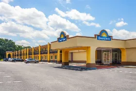 Photograph of Days Inn, Shelby
