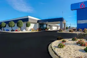 Photograph of Motel 6, Burlington