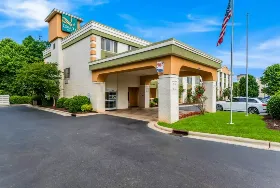 Photograph of Quality Inn, Huntersville
