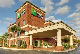Photograph of Holiday Inn Express, Leland
