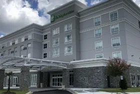 Photograph of Holiday Inn & Suites Fayetteville W-Fort Bragg Area, Fayetteville