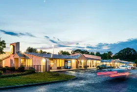 Photograph of Super 8, Monroe