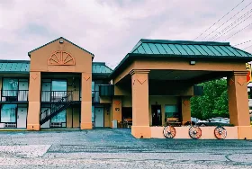 Photograph of Super 8 by Wyndham Marion NC, Marion