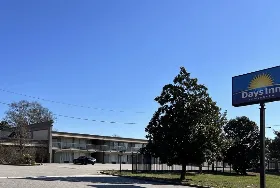 Photograph of Days Inn, Monroe