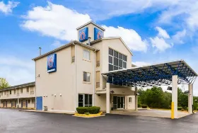 Photograph of Motel 6, Statesville